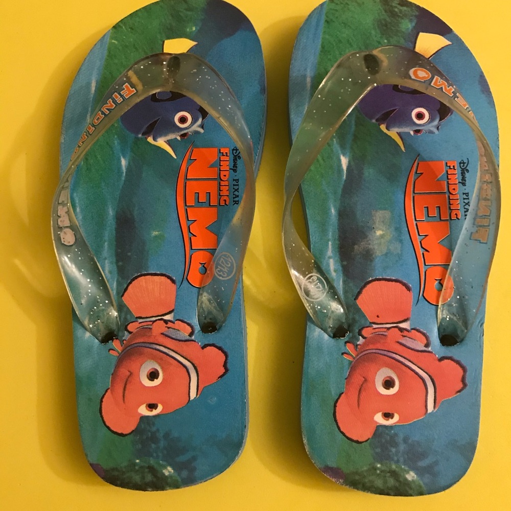 DISNEY PIXAR Nemo flip flops